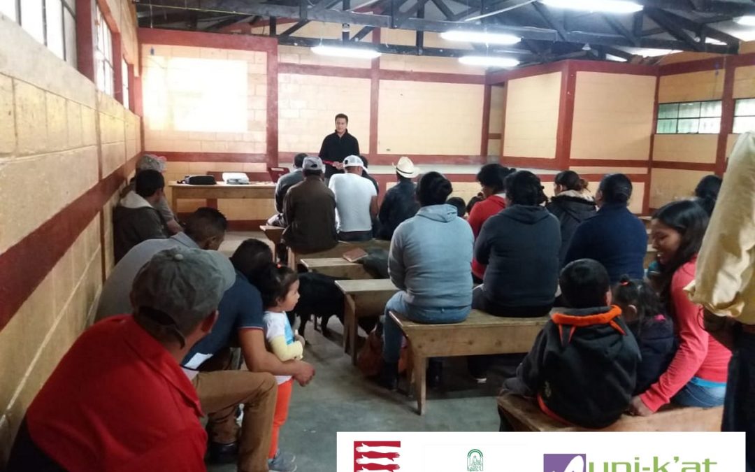 Líderes comunitarios fortaleciendo sus conocimientos sobre la gestión integral de los recursos hídricos y el cambio climático con enfoque de género