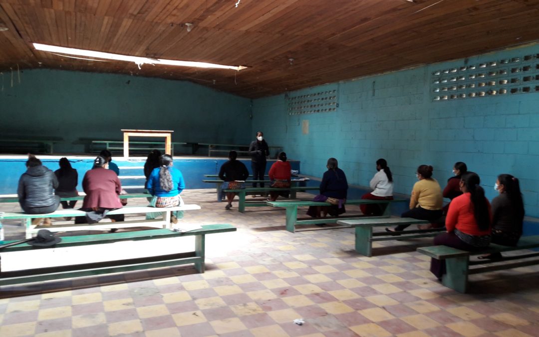 Comunidad de San Rafael Sacatepéquez, del Municipio de San Antonio Sacatepéquez, aprende sobre la importancia de la letrina y su  adecuado uso.