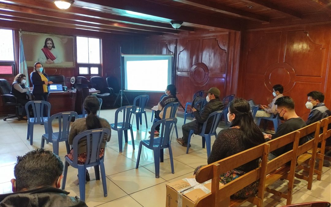 Técnicos y representantes de asociaciones del municipio de  Zunil participan en taller sobre el Derecho Humano a la Accesibilidad.