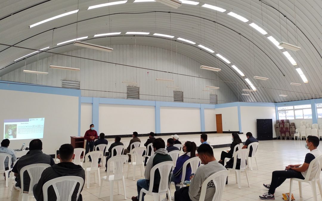 Políticos y funcionarios municipales del Municipio de Esquipulas Palo Gordo, San Marcos, participan en el Diplomado sobre “Manejo integral de cuencas”.