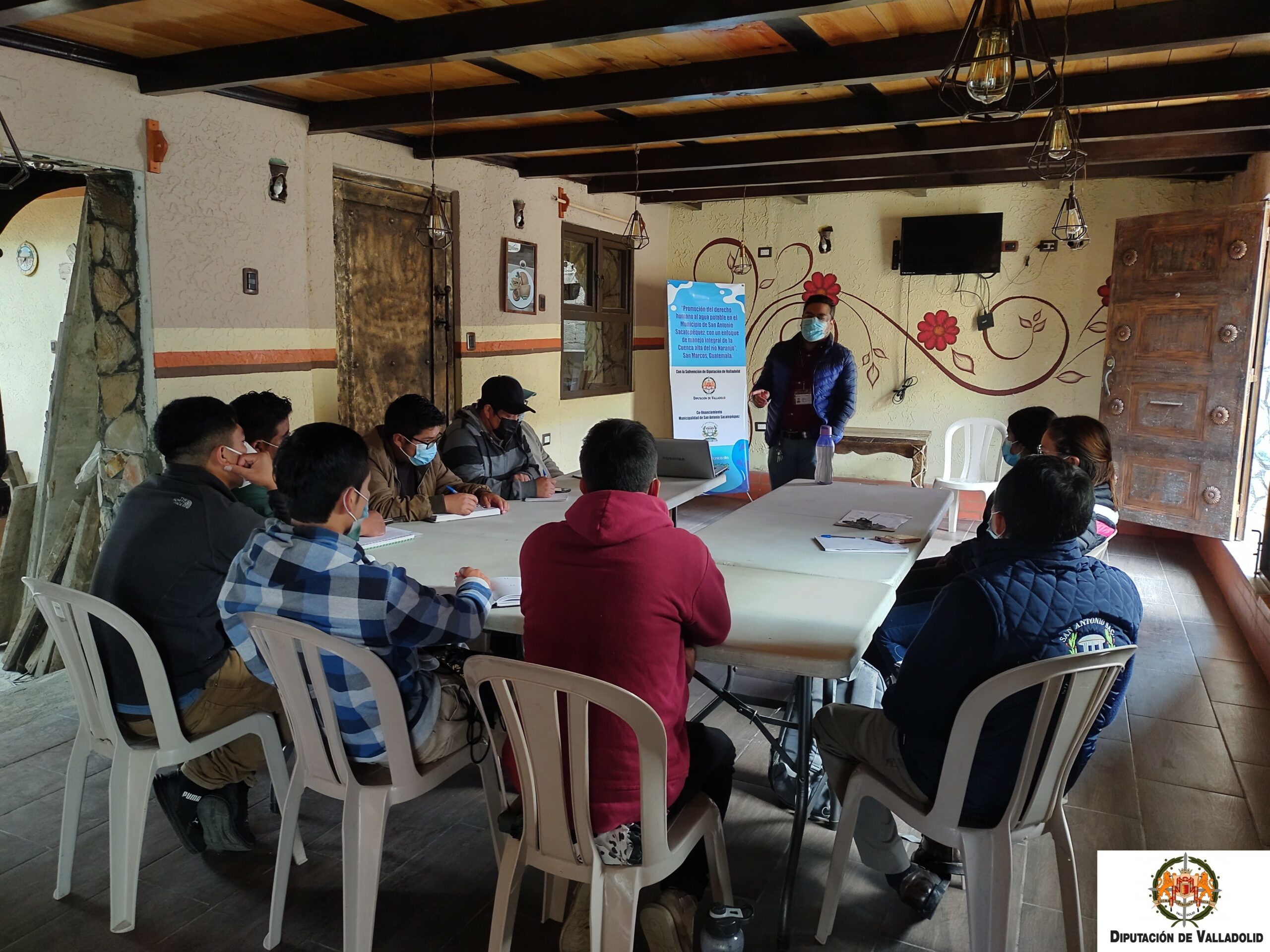 Políticos y  funcionarios municipales del Municipio de San Antonio Sacatepéquez, San Marcos, participan en taller sobre “Manejo integral de cuencas”.