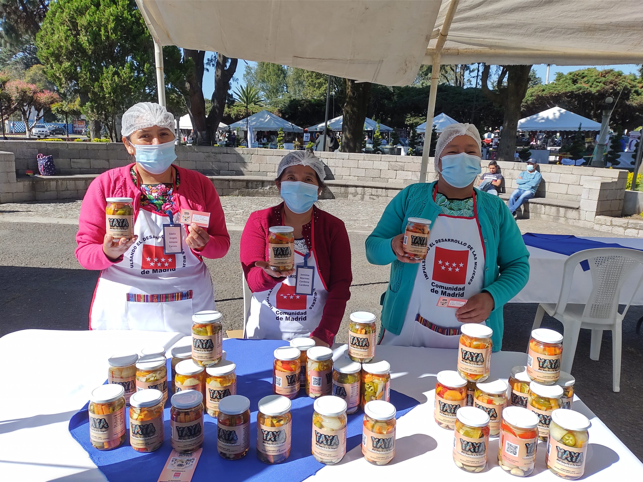 Grupo de mujeres YAYA, del municipio de San Antonio Sacatepéquez, participa en feria de emprendimiento en San Marcos.