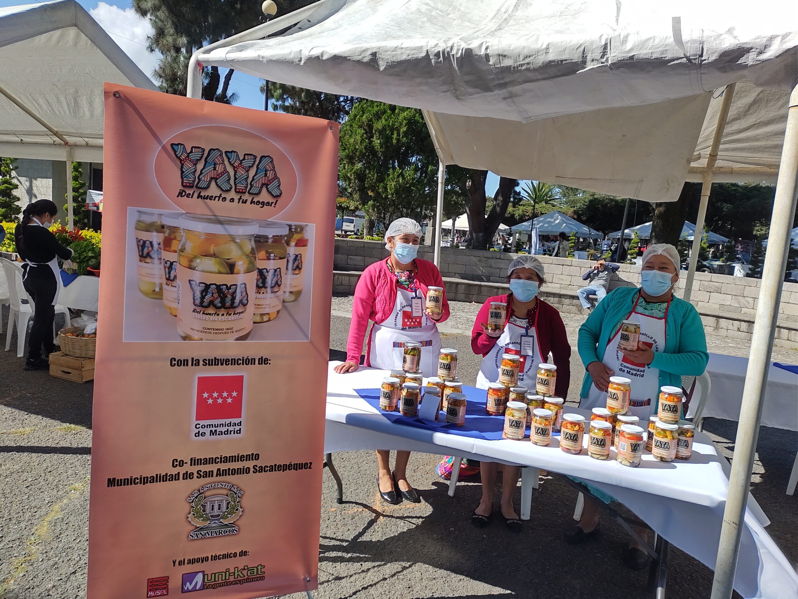 Mujeres agricultoras llegando al mercado con innovación.
