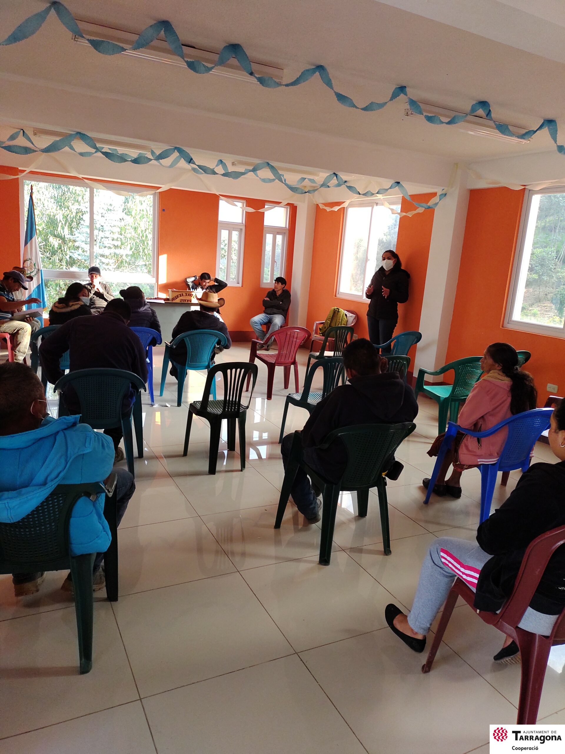 Líderes comunitarios del Caserío Tierra Blanca, del Municipio de Esquipulas Palo Gordo, participan en la asamblea de aprobación  del Reglamento de Agua.