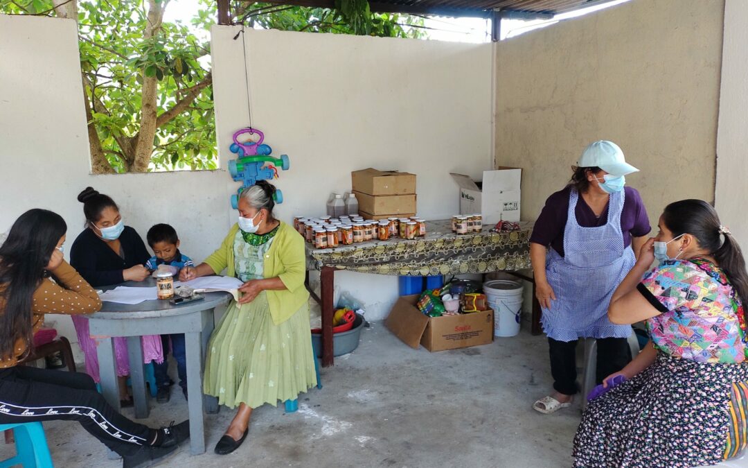 MUNI-K´AT brinda acompañamiento técnico a mujeres a cargo de la transformación de productos agrícolas en el municipio de San Antonio Sacatepéquez.