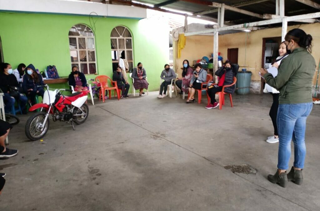 Grupos de mujeres del municipio de Esquipulas Palo Gordo, participan en taller sobre manejo integral de cuencas.