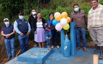 MUNI-K´AT, juntamente con la municipalidad de San Antonio Sacatepéquez, entregan  sistemas domiciliares de captación de lluvia en la comunidad de San Ramón.