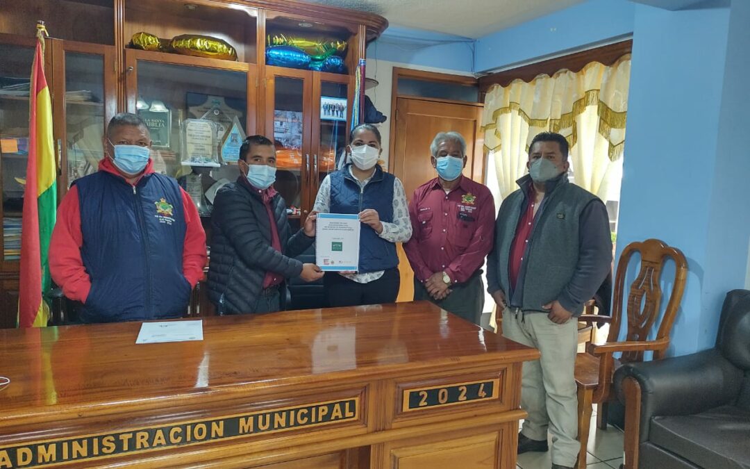 Se socializa y entrega Reglamento de agua del Caserío Buena Vista, al Concejo municipal del Municipio de Esquipulas Palo Gordo.
