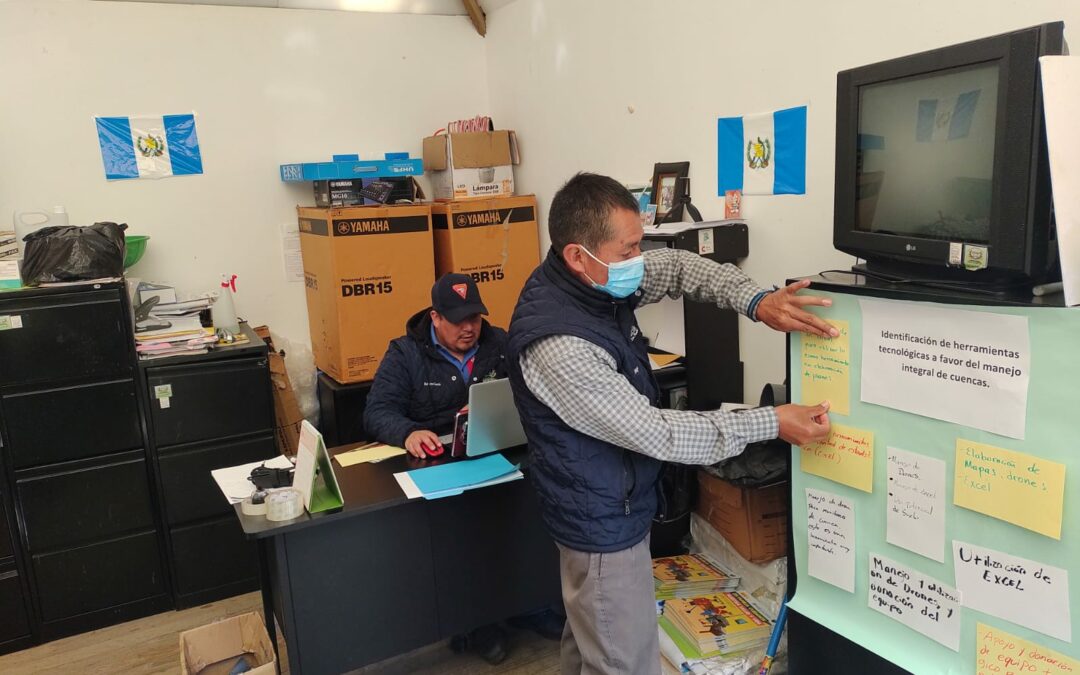 Se identifican herramientas tecnológicas en favor del manejo integral de cuencas, con las dependencias municipales del municipio de San Antonio Sacatepéquez.
