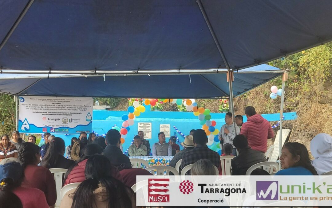 La comunidad de Tojchina, participa en el acto de inauguración del sistema de agua, juntamente con las autoridades y funcionarios de la municipalidad de San Antonio Sacatepéquez, San Marcos.