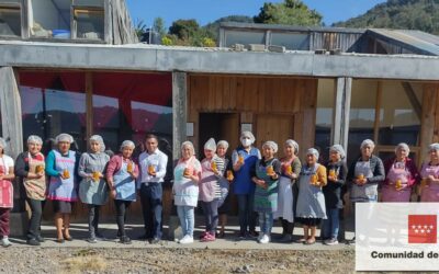 Mujeres emprendedoras del municipio de San Antonio Sacatepéquez participan en talleres de transformación de productos agrícolas.  