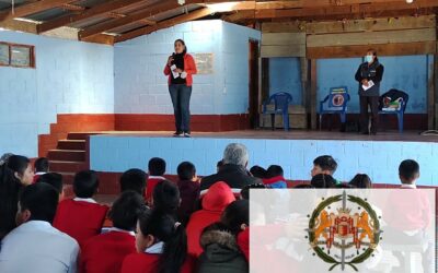 Estudiantes del centro educativo de la Aldea Candelaria Siquival del municipio de San Antonio Sacatepéquez, participan en jornada de educación en salud.