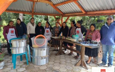 Se entrega equipamiento básico a grupo de mujeres emprendedoras del municipio de San Antonio Sacatepéquez.